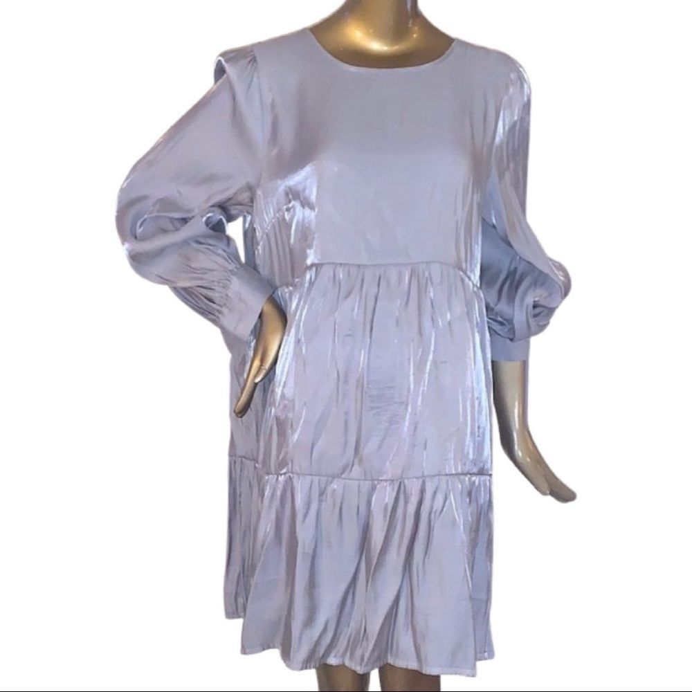 Perfect silver tiered party dress. Very flattering. Long sleeve XXL